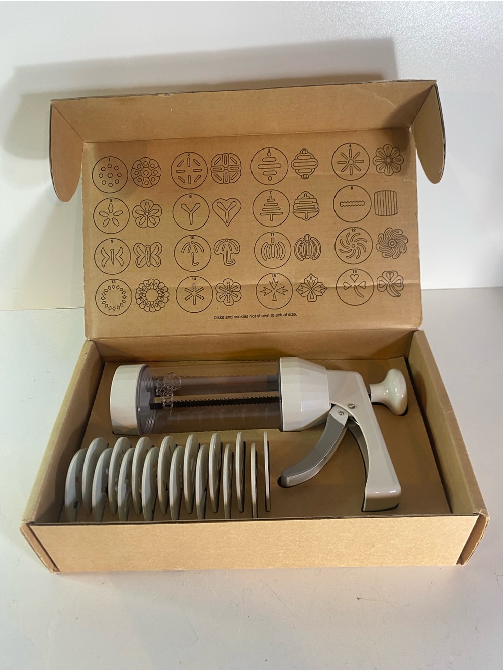 NIB Pampered Chef Spritz Cookie Press (Model 1525)